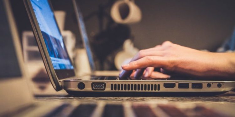Pandemia deve acelerar a transformação digital no Brasil, aponta FGVcia