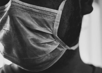 Só um em cada três profissionais de saúde diz ter sido testado para Covid-19