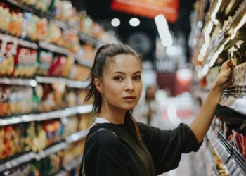 Comunicação em supermercados que mobiliza “sentimento de culpa” impulsiona vendas de produto