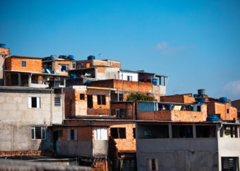 Pesquisa revela piora das condições de vida em favelas durante a pandemia