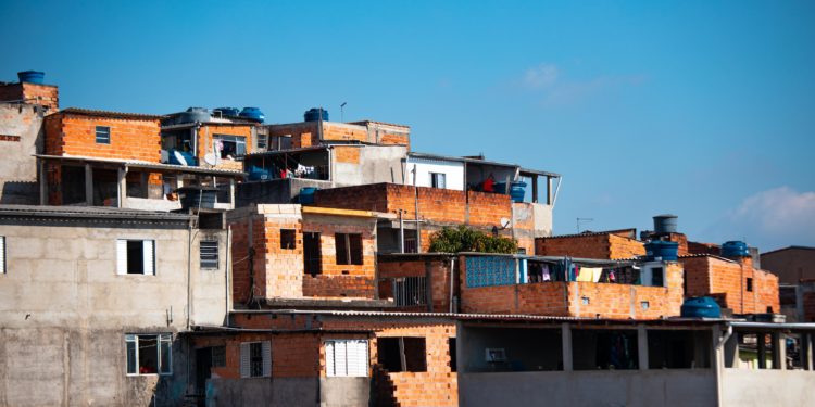 Pesquisa revela piora das condições de vida em favelas durante a pandemia