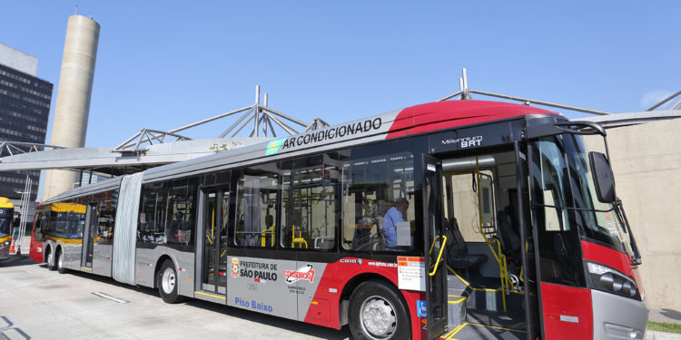 Informalidade diminui em áreas que recebem transporte público na RMSP, aponta estudo