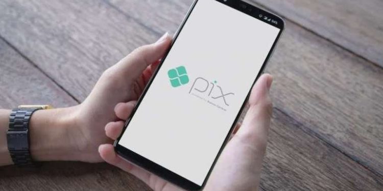 Brasileiros precisam de mais informações para poder utilizar o PIX, revela pesquisa