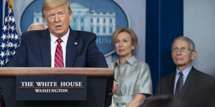 Aliança em defesa da hidroxicloroquina uniu líderes de extrema direita e pregadores de ciência alternativa