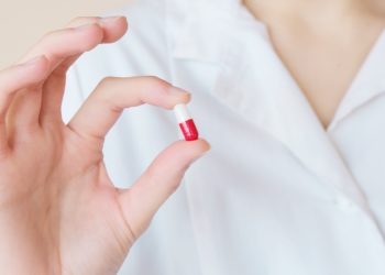 Pesquisa sugere que caso dos medicamentos para a Hepatite C pode mostrar a importância da centralização de algumas políticas públicas no Ministério da Saúde