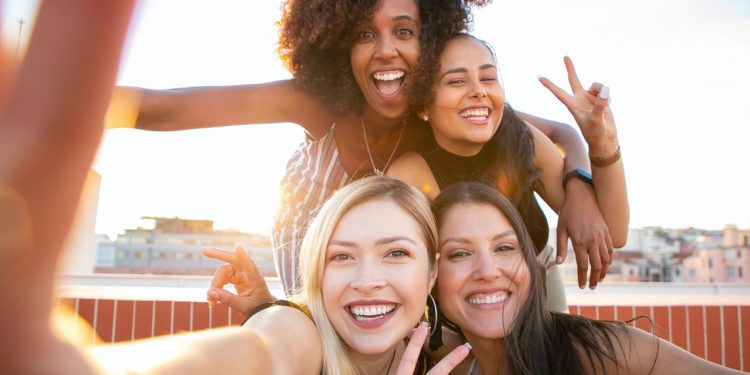 Ao longo de 20 anos, propaganda brasileira fez uso de imagens femininas inconsistentes com população de mulheres brasileiras