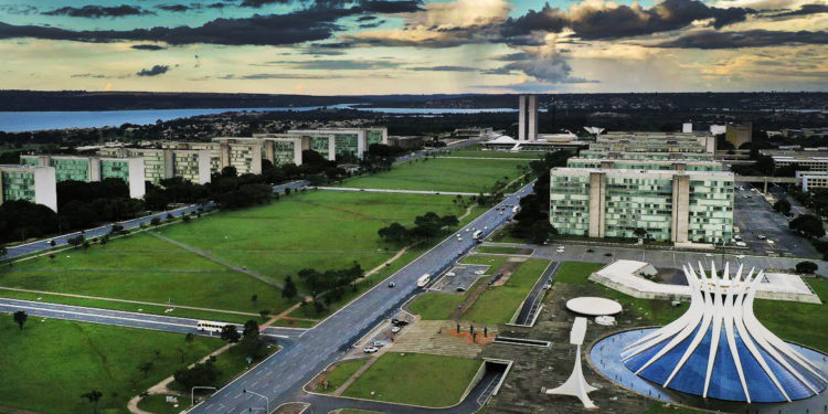 Análise mostra que discurso político sobre a pandemia segue o mesmo padrão do negacionismo ambiental