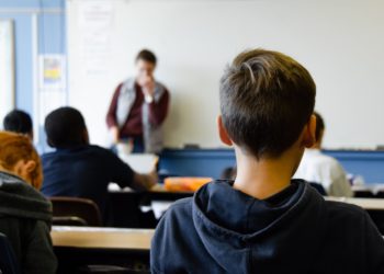 Populismo de direita tem influenciado políticas de educação, o que pode causar desmonte de educação inclusiva e da diversidade