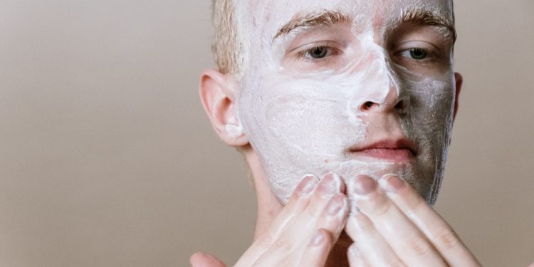 Vaidade e masculinidade influenciam mais o consumo de  cosméticos entre os homens do que estado civil, idade ou renda
