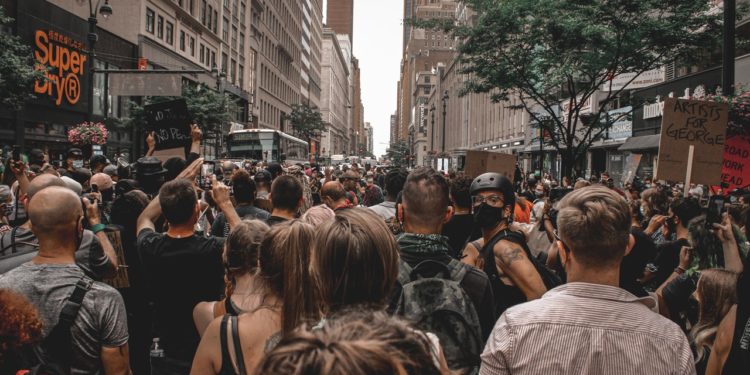 Pesquisa feita em parceria com projeto social canadense propõe modelo para inovação social que une academia e conhecimento prático