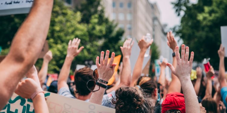 Um líder democrático não se faz só com eleição, também exige respeito aos direitos dos cidadãos e interlocução com diferentes grupos