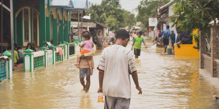 Pessoas que já sofreram com inundações têm maior probabilidade de adquirir um seguro residencial contra desastres naturais
