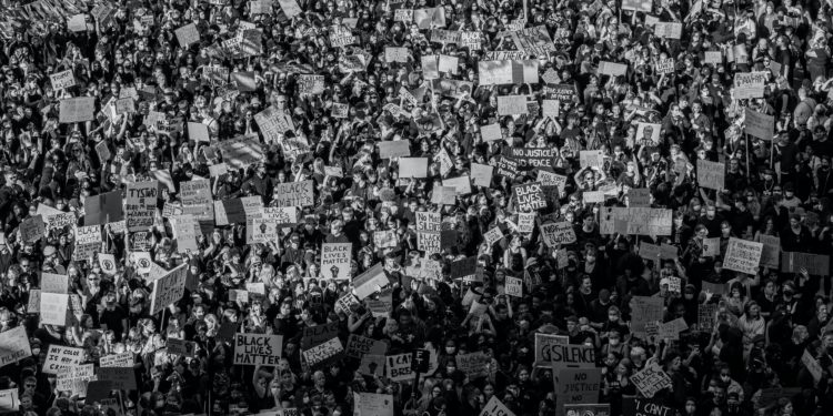 Contexto sociocultural tem impacto direto nas ações de marcas e movimentos sociais, afirma estudo