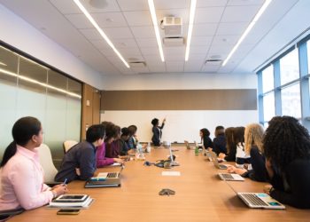 Empresas com alta pontuação em indicadores de sustentabilidade ambiental têm em comum a liderança feminina, diz pesquisa da FGV EAESP
