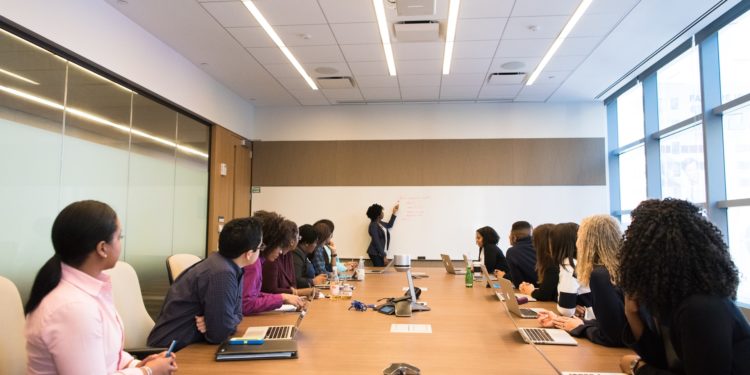 Empresas com alta pontuação em indicadores de sustentabilidade ambiental têm em comum a liderança feminina, diz pesquisa da FGV EAESP