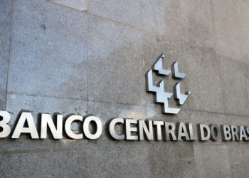 Política monetária de aumento da taxa de juros adotada pelo Banco Central não contribuiu para a queda de preços no Brasil