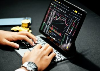 Finanças comportamentais: Novo modelo de previsão da taxa de câmbio, baseado em inteligência artificial, pode trazer maior retorno financeiro para investidores, segundo pesquisa da FGV EAESP