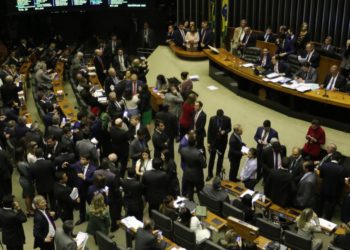 Partidos com mais recursos têm bancada mais unida nas votações da Câmara