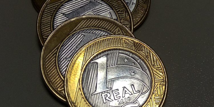 Moeda Real: artigo fala sobre o baixo crescimento econômico do Brasil e de países latino-americanos