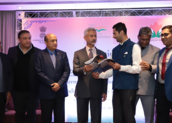 Professor da FGV EAESP apresenta GVexecutivo para o Ministro das relações exteriores da Índia