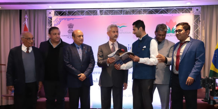 Professor da FGV EAESP apresenta GVexecutivo para o Ministro das relações exteriores da Índia