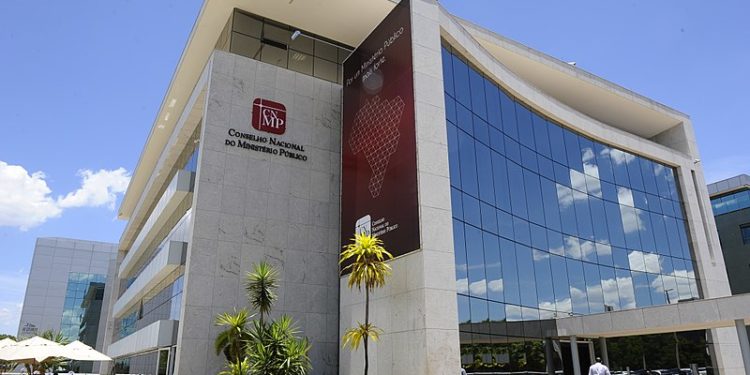 Em defesa de interesses privados, procuradores do MPF acumulam a carreira pública com agendas políticas