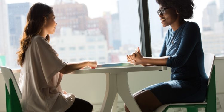 Paridade de gênero no ambiente de trabalho pode coibir assédio sexual nas organizações