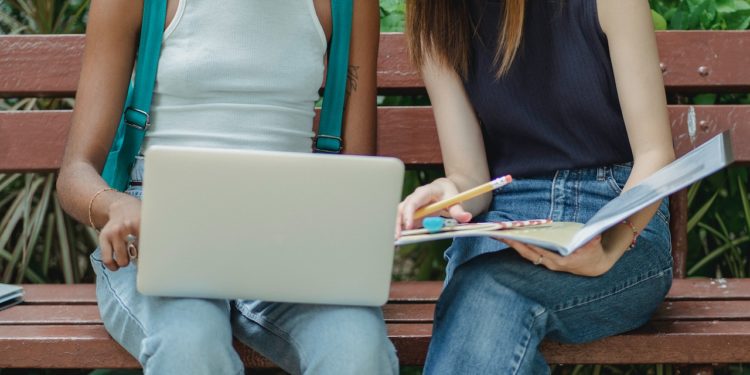 Para aplicar metodologias ativas de aprendizagem, escolas de negócios devem considerar o contexto e as necessidades dos alunos