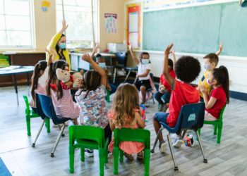 Pandemia acentuou resposta nacional descoordenada em políticas de assistência social e educação