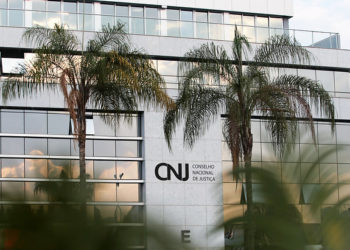 Conselhos Nacional da Justiça e do Ministério Público extrapolam funções e atendem a interesses de magistrados e promotores