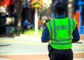 Corporações tendem a usar a terceirização de funcionários para se desvincularem de casos de violação dos direitos humanos, diz pesquisa da FGV