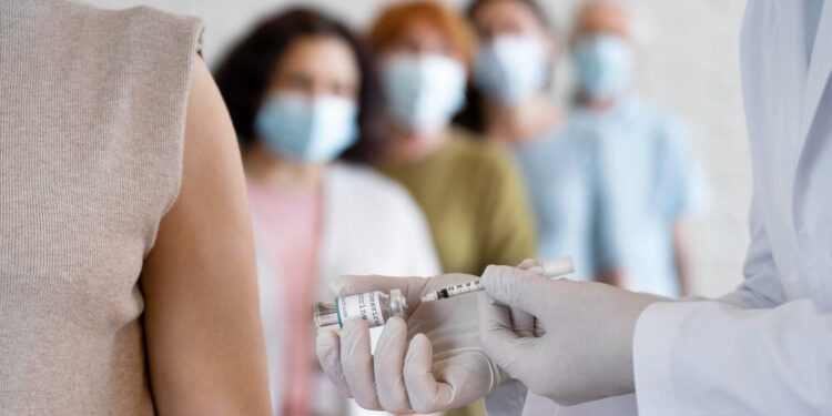 Covid-19: negacionismo científico impediu que Brasil desenvolvesse vacina própria