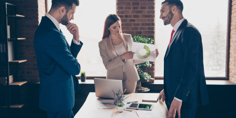 Estudo desafia estereótipos de gênero em recomendações de investimentos no Brasil