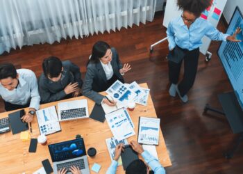 Inércia ou renovação? Fatores que influenciam mudanças corporativas