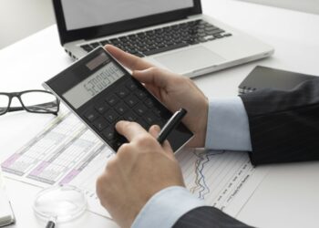 Empresas recorrem a práticas de agressividade fiscal para obter vantagens tributárias, mas isso prejudica trabalho de analistas do mercado financeiro