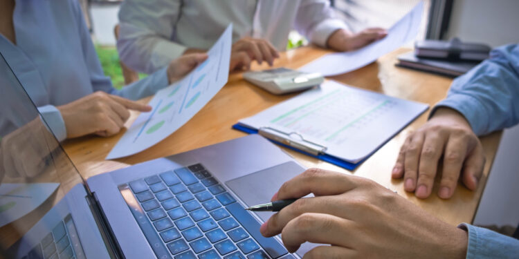 Quais fatores afetam a renegociação de dívidas no Brasil?