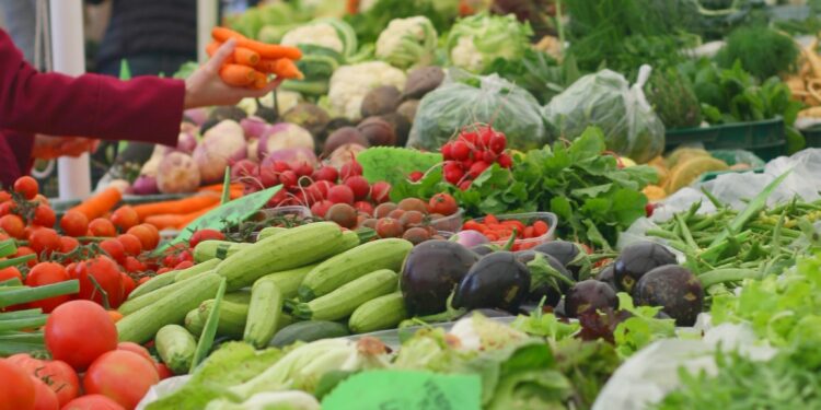 Estudo revela perfis e motivações de consumidores em mercados locais