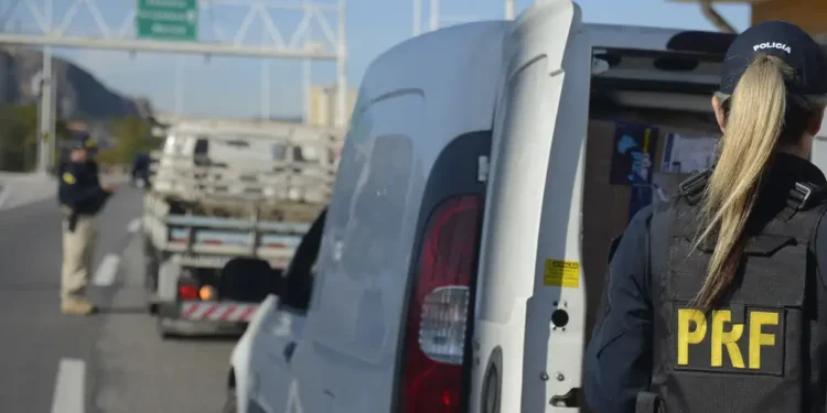 Cumprimento de normas e procedimentos e a interação com os cidadãos são fatores associados a um melhor desempenho de servidores públicos na implementação de políticas públicas