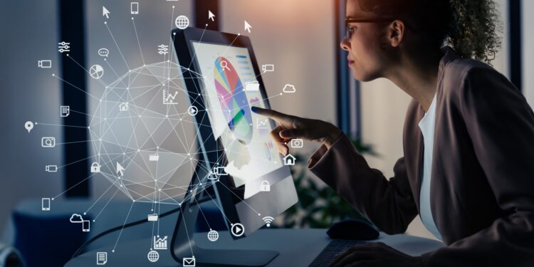 Como as TICs ajudam organizações híbridas a equilibrar missão social e financeira