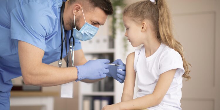 Vacinar contra Chikungunya pode reduzir custos de saúde e afastamentos do trabalho