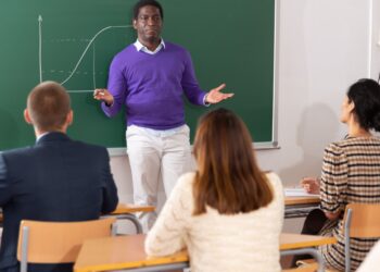 Decolonizar o ensino de administração: um passo de cada vez