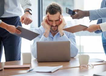 Impacto da tecnologia no trabalho: pesquisa mostra efeitos na saúde mental e na vida professional