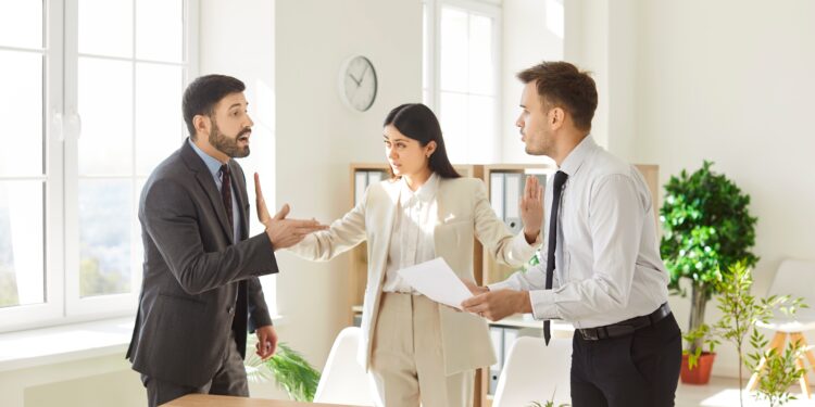 Por que organizações devem considerar a história colonial na adaptação de expatriados