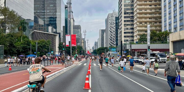 Mapa ilustrando potenciais vias para expansão do Programa Ruas Abertas em São Paulo.