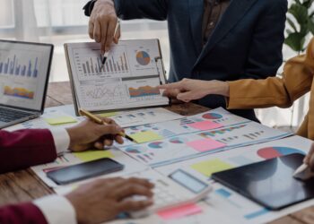 Gráfico ilustrando a comparação do valor de mercado do caixa entre Multilatinas e empresas domésticas na América Latina.