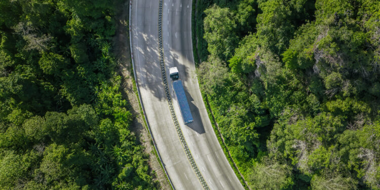 Rede global de logística conectando centros de distribuição e transporte com tecnologia digital